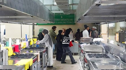 Selçuk Üniversitesi öğrencileri, depremzedeler için günlük 4 bin adet unlu mamul üretiyor